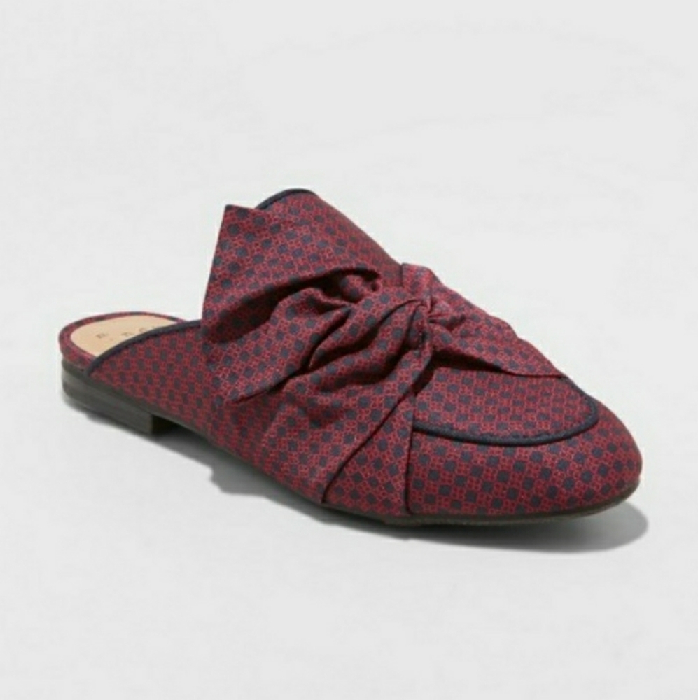 WOMEN'S NATALEE ROUND TOE BOW BACKLESS MULES - Picture 2 of 3